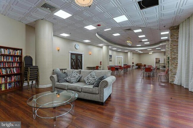 Building Photo - 3900 W Ford Rd