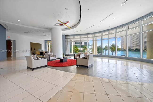 Building Photo - 300 S Biscayne Blvd