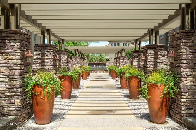 Building Photo - 5450 E Deer Valley Dr