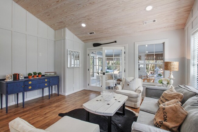 Building Photo - 70 River Oaks Cir
