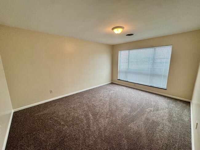 Building Photo - 3327-3233 Roosevelt Boulevard Multi Unit