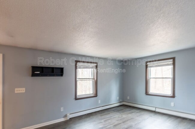 Building Photo - 190 S Windham Rd