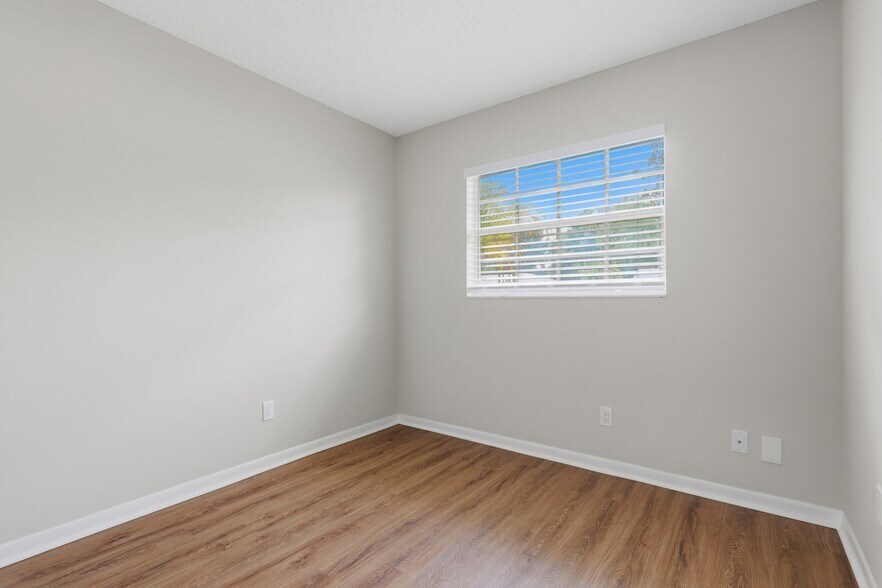 Building Photo - 14505 Farm Hills Pl