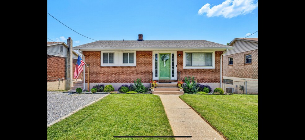 Primary Photo - 2627 Radford Rd NE