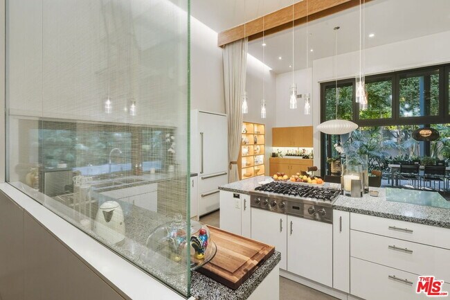 Building Photo - 1849 Fox Hills Dr