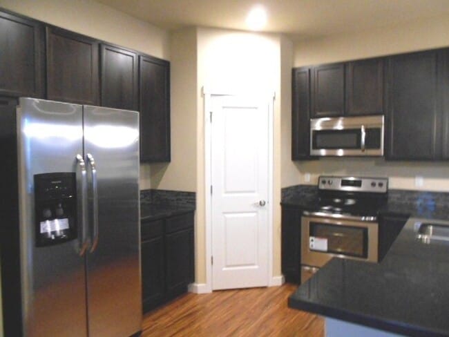 Building Photo - 3 bedroom, 2.5 bath, Townhome Mill Creek $...