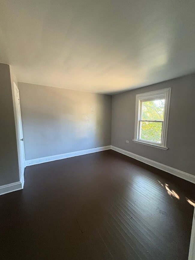 Building Photo - Three bedroom two bathroom home for rent
