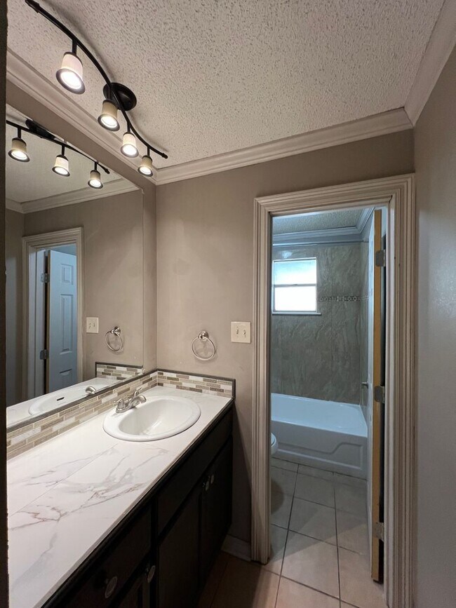 Building Photo - Shadow Bluff