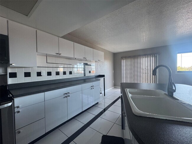 Building Photo - 701 NW 19th St