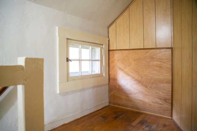 Building Photo - 19 Smith St