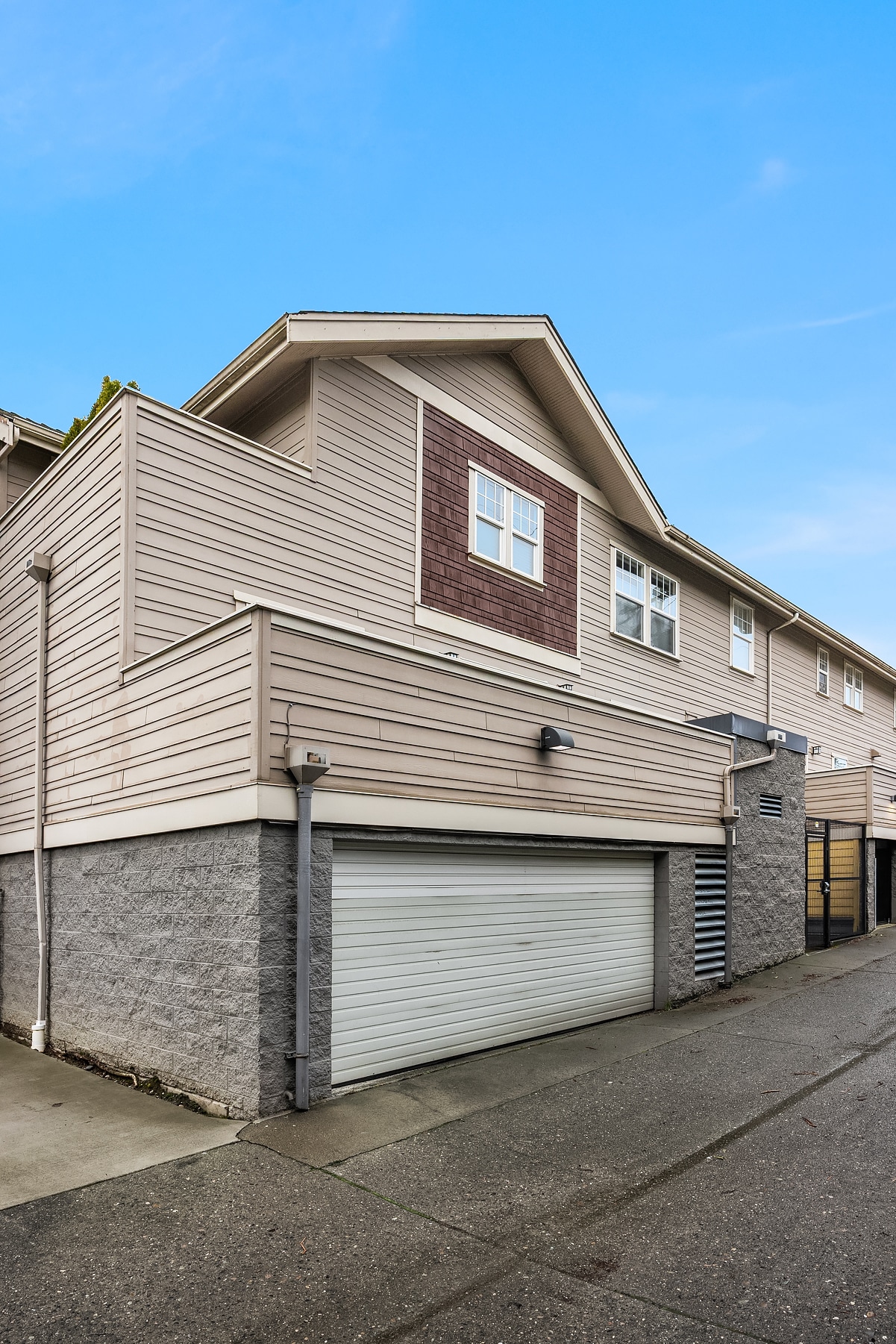 Building Photo - 5430 California Ave SW