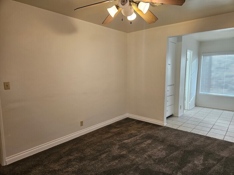 Building Photo - 9966 Glencrest Cir