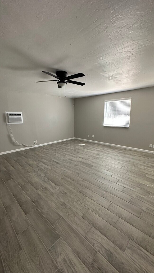 Building Photo - 2808 N 46th Ave