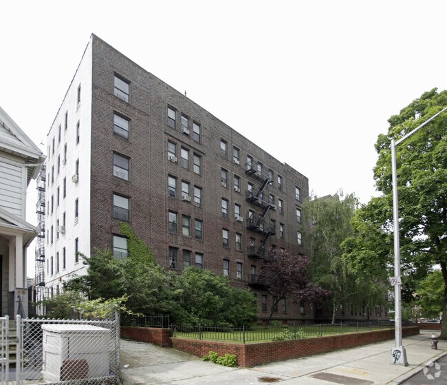 Primary Photo - 2-24 HINCKLEY Pl