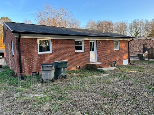 Building Photo - 1037 Newcastle Rd