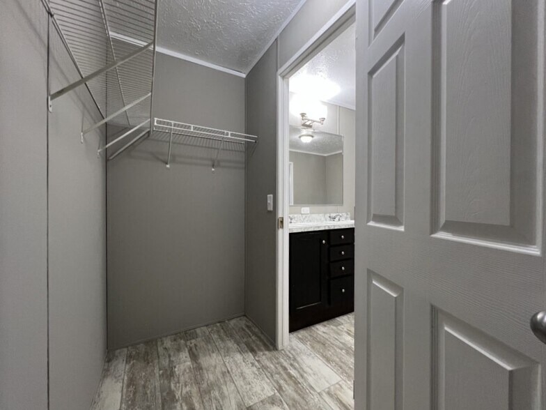 Building Photo - 300 Caseybrook Ct