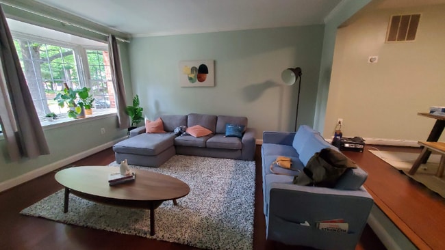 Building Photo - 4847 Carriagepark Rd