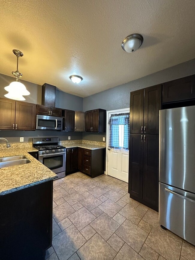 Building Photo - Fantastic 2-plus bedroom 1 bath rambler located in wonderful Eatonville!