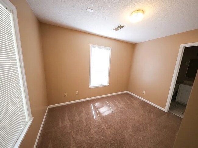Building Photo - 2116 Harris Dr