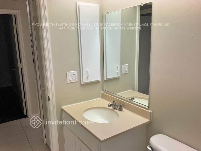 Building Photo - 1803 SW 38th Ln