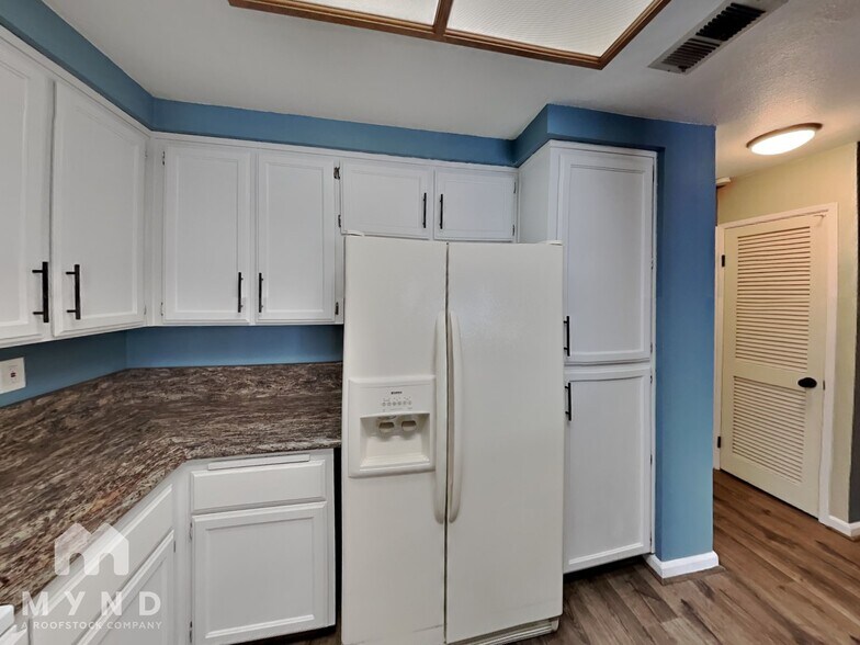 Building Photo - 25445 Southwick Dr