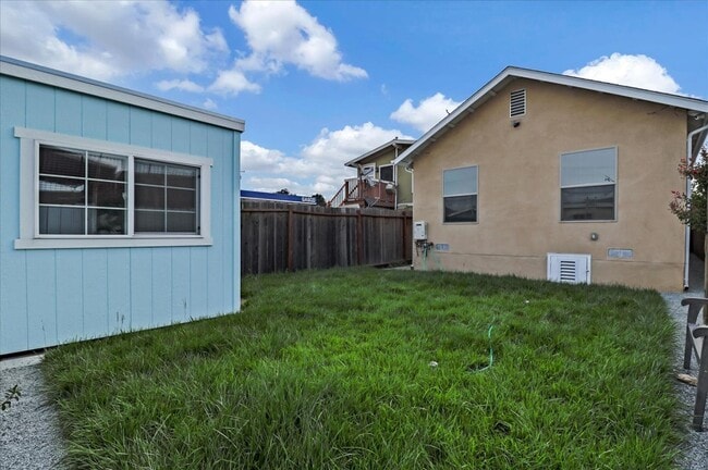 Building Photo - 683 Harbour Way