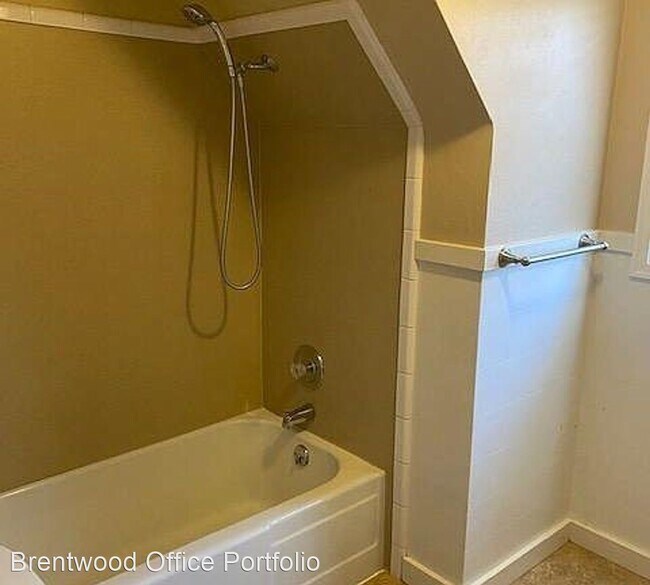 Building Photo - 3 br, 1 bath Apartment - 1302 W Hays St