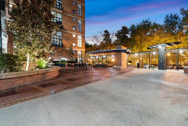 Building Photo - 3110 Thomas Ave