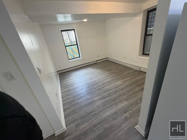 Building Photo - 2864 W 15th St