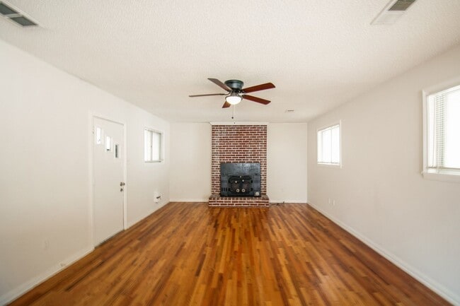 Building Photo - Newly Renovated 3BR/1B home in Whitehaven