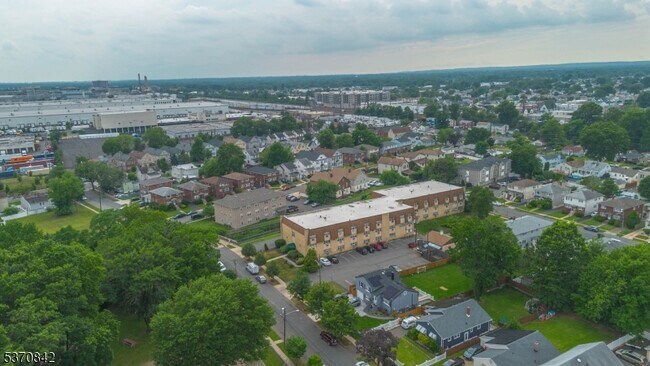 Building Photo - 300 W Munsell Ave