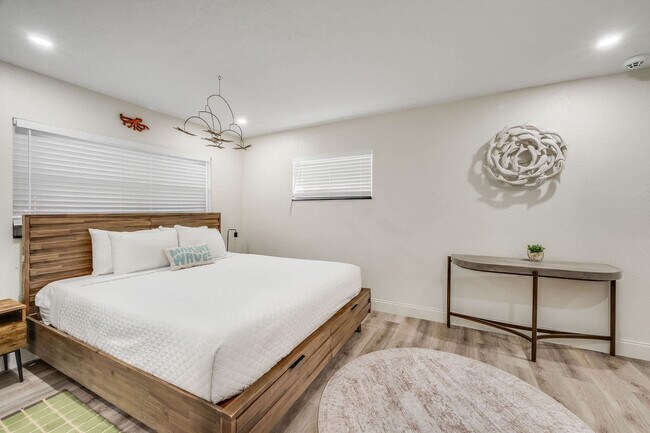 Building Photo - 415 N Shore Dr