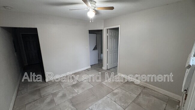 Building Photo - 1245 W 30th St