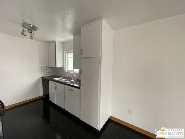 Building Photo - 8081 Constantine Dr