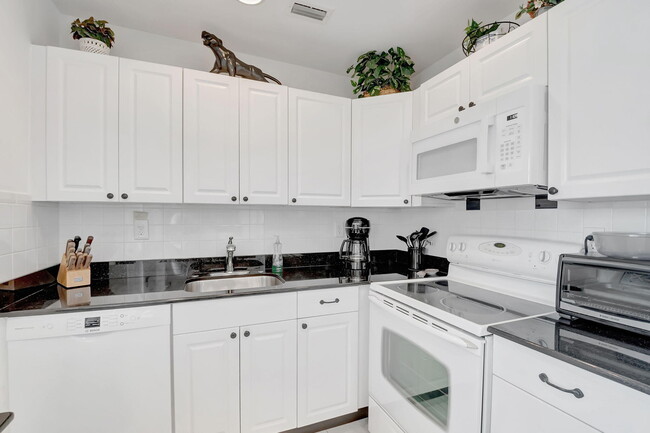 Building Photo - 129 Normandy Ln