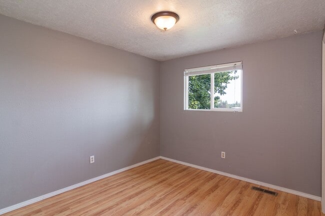Building Photo - 1309 Pineview St