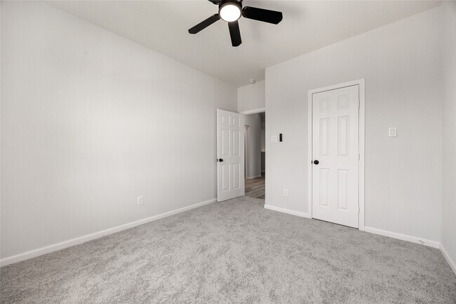 Building Photo - 8 Donna Ct