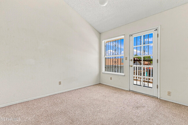 Building Photo - 4645 Loma De Plata Dr