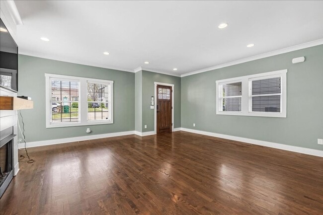 Building Photo - Columbia Avenue Condo