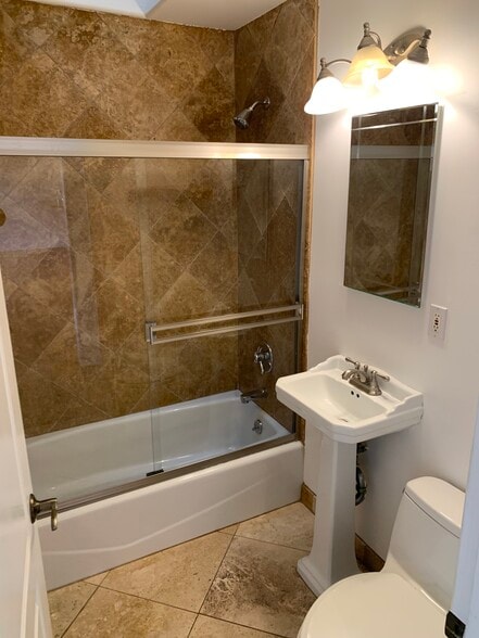 Bathroom 1 - 4635 Lindblade Dr