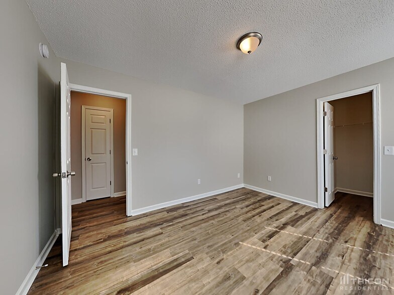 Building Photo - 455 Hunters Crossing Dr