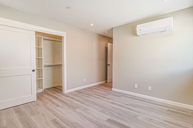 Building Photo - Newly built 4 bed/4 bath townhome in a 6-u...