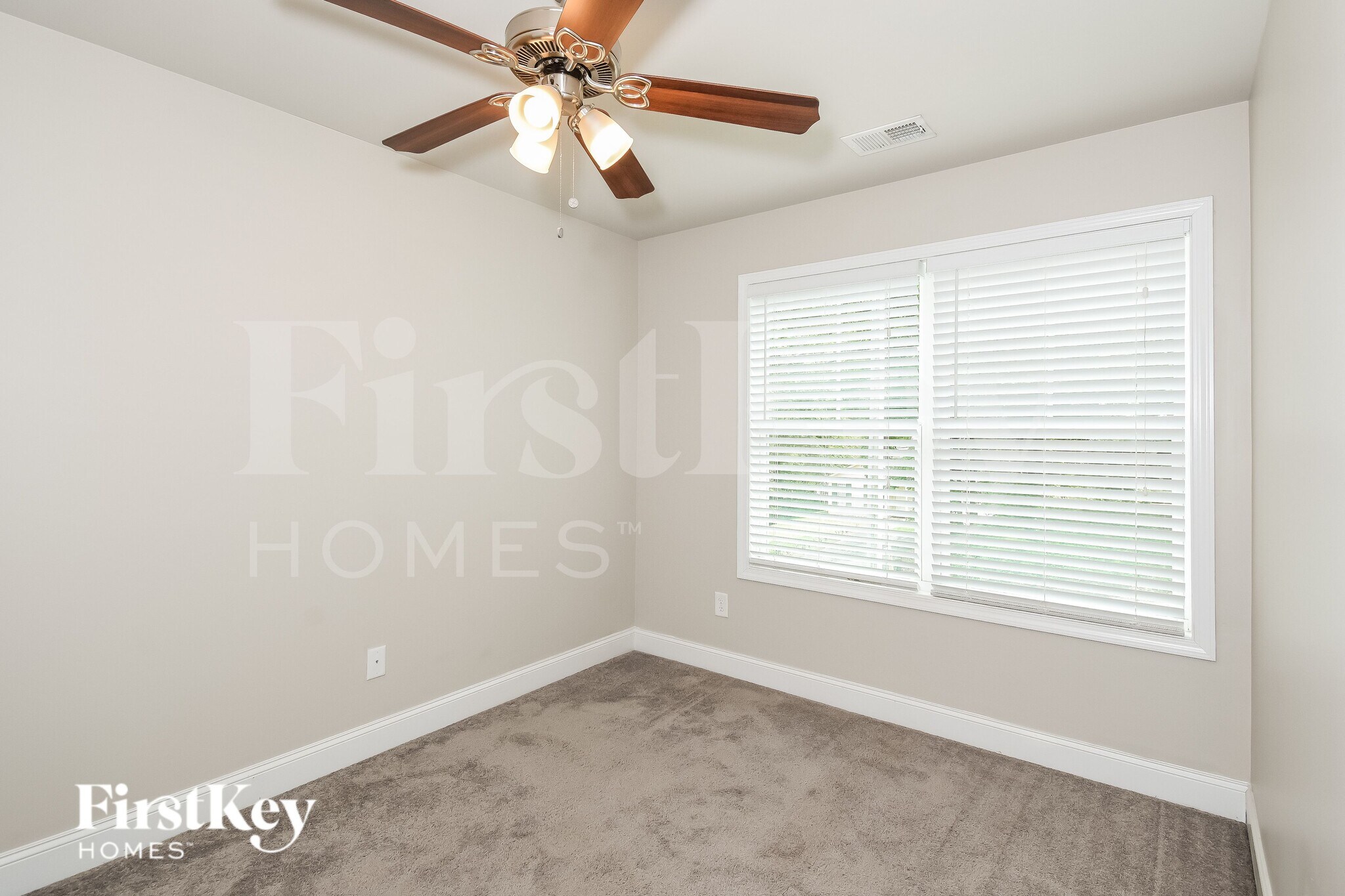 Building Photo - 2520 Belaire Dr