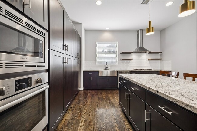 Building Photo - 1613 Crockett St