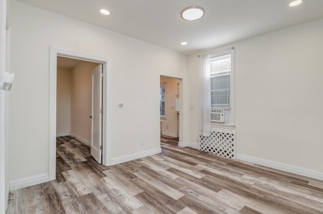 Building Photo - 232 Pearsall Ave