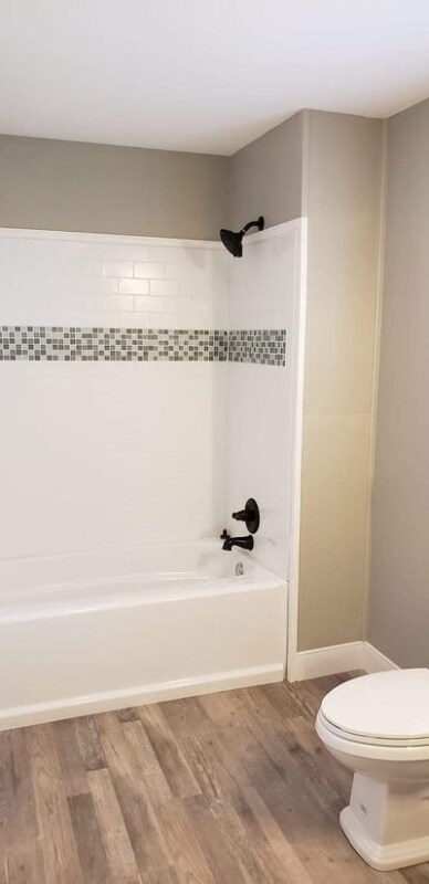 Building Photo - 513 S La Grange St