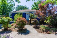 Building Photo - 2bd/1.75ba Seattle House