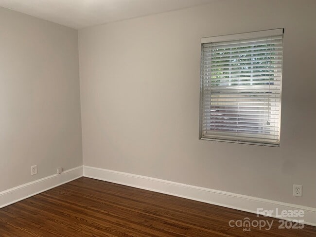 Building Photo - 1800 Hall Ave