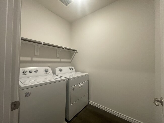 Building Photo - 2021 Crooked Bow Dr