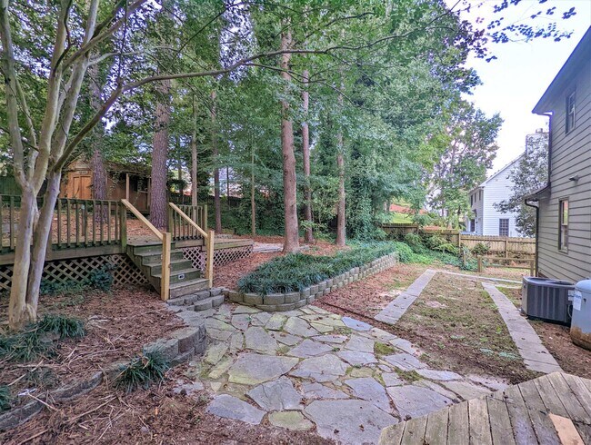 Building Photo - 4320 Willow Lake Rd